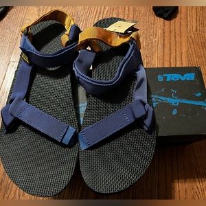 TEVA SANDALS SIZE 13